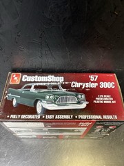 AMT 30247 57 CHRYSLER 300C 1/25 MODEL / METAL BODY CUSTOMSHOP