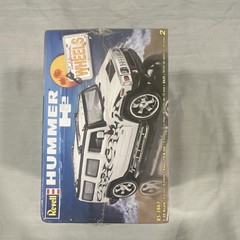 Revell Hummer H2 1:25 Model Kit New in box