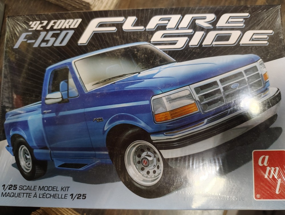 Round 2 Amt 1992 Ford F-150 Flare Side Factory Sealed
