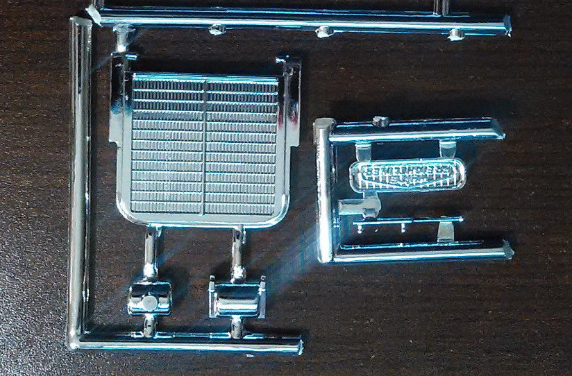 White Freightliner SD DD 1/25 chrome grill cab emblem model big rig semi truck