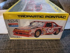 Monogram Tropartic pontiac #66 red scale 1:24 skill level 2 Model Kit Sealed