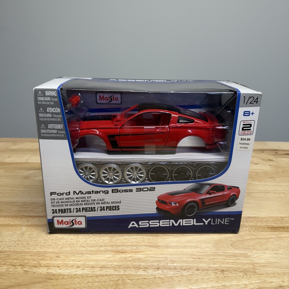 Maisto Assembly Line #39269 1/24 Scale Ford Mustang Boss 302 Die-Cast Model