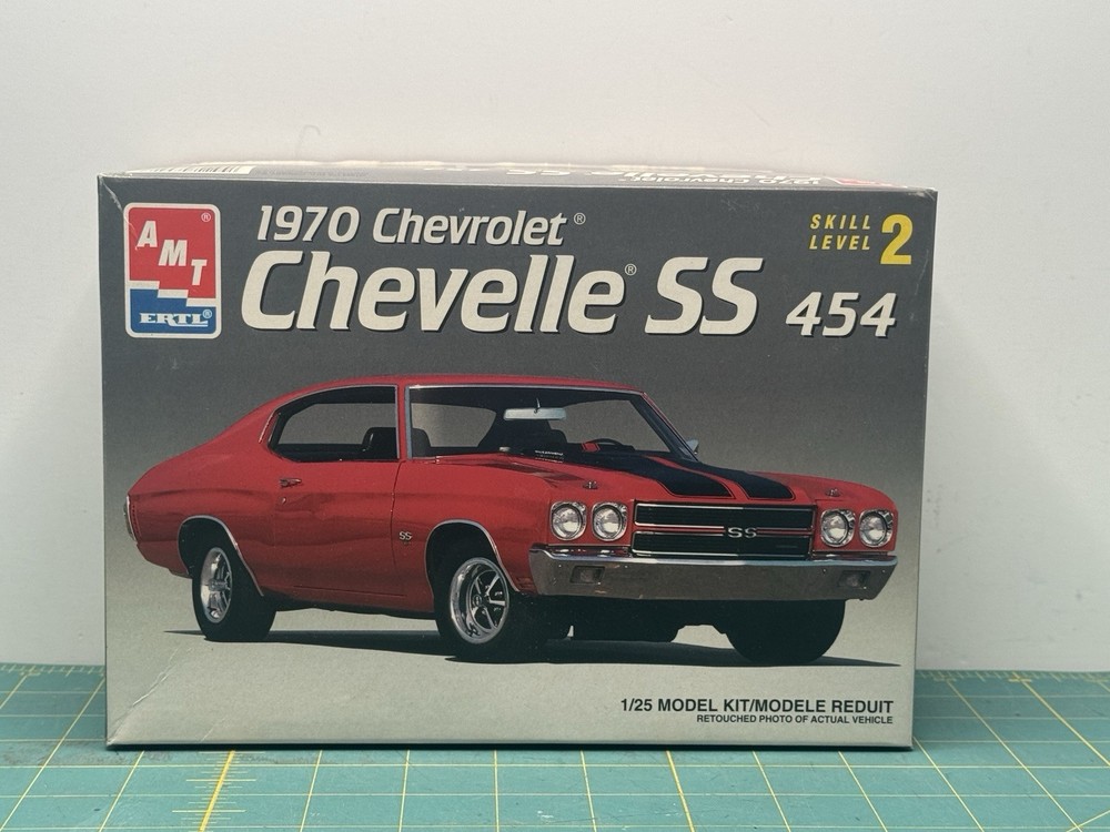 AMT Ertl 1970 Chevrolet Chevelle SS 454 Model Kit 1/25 Scale Partially Assembled