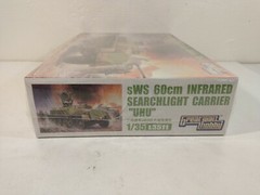 Great Way Hobby SWS 60cm Infrared Searchlight Carrier UHU 1:35 Model Kit