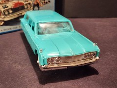 Hubley 1960 Ford Country Sedan 1/24 Scale Nicely Built Kit with Box – Aqua