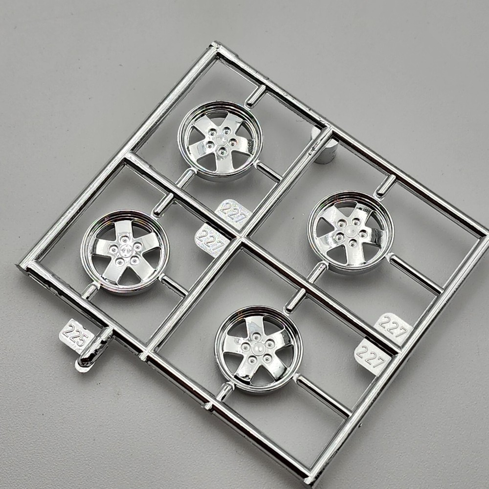 Revell 1/25 Chevy S-10 Lowrider 85-2569 Parts Kit Bash Chrome Wheels Rims