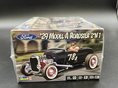 REVELL ’29 FORD MODEL A ROADSTER 2’n 1 MODEL KIT 1/25 SCALE