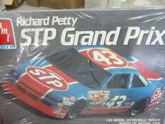 AMT 6728 RICHARD PETTY PONTIAC GRAND PRIX STP #43 McM NASCAR 1/25 FS