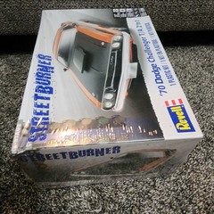 Revell 1/24 1970 Dodge Challenger 2 ‘N 1 New In Box