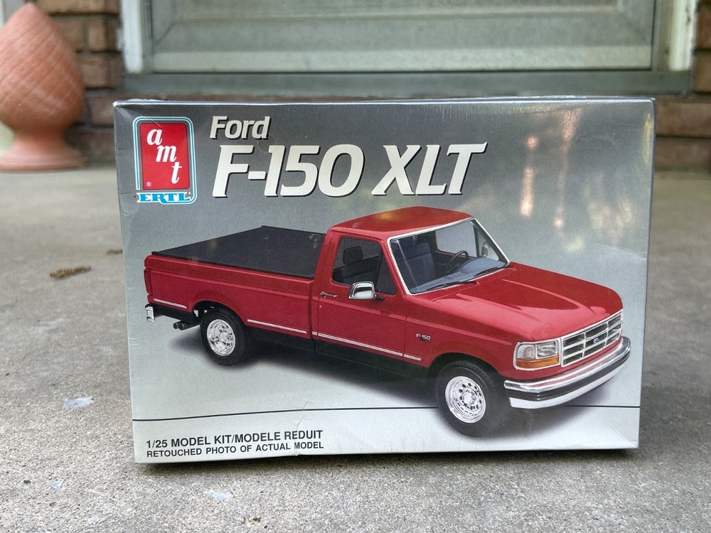 1992 vintage amt ertl ford F-150 XLT truck plastic model kit 1991 sealed NOS