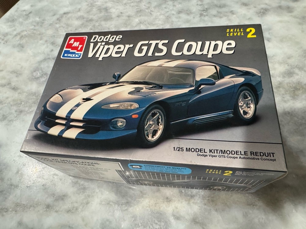 AMT Dodge Viper GTS Coupe 1/25 Scale Plastic Model Kit