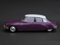 EBBRO 1/24 Citroen DS19 Painted Finished