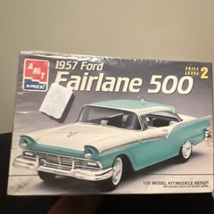 AMT Ertl 1957 Ford Fairlane 500 1:25 Model Kit Skill Level 2 MPN 8028