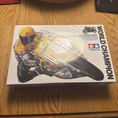 Tamiya Yamaha YZR500 Kenny Roberts 1:12 Scale Plastic Model Kit