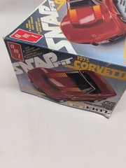 AMT /ERTL Snap-Fit 1975 Corvette 1/25 Scale Model Kit 6704 New Open Box