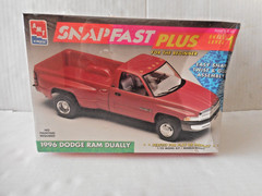AMT Snap Fast Plus 1996 Dodge Ram Dually #8237 Model Kit 1/25 NOS