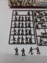 1:72 ESCI ERTL WWII British Paratroopers Plastic Model Kit – 48 Figures