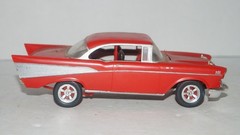 VINTAGE 1957 RED CHEVROLET CHEVY BELAIR PLASTIC MODEL CAR 1/25 SCALE
