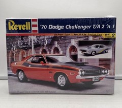 Revell: ’70 Dodge Challenger 2 ‘n 1 Model Kit – 1:24 Scale #85-2596 Sealed 2004