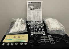 Revell 1996 1:25 ’65 Chevy Stepside Pickup & Hemi-Hydro Combo #85-7249 Skill 2