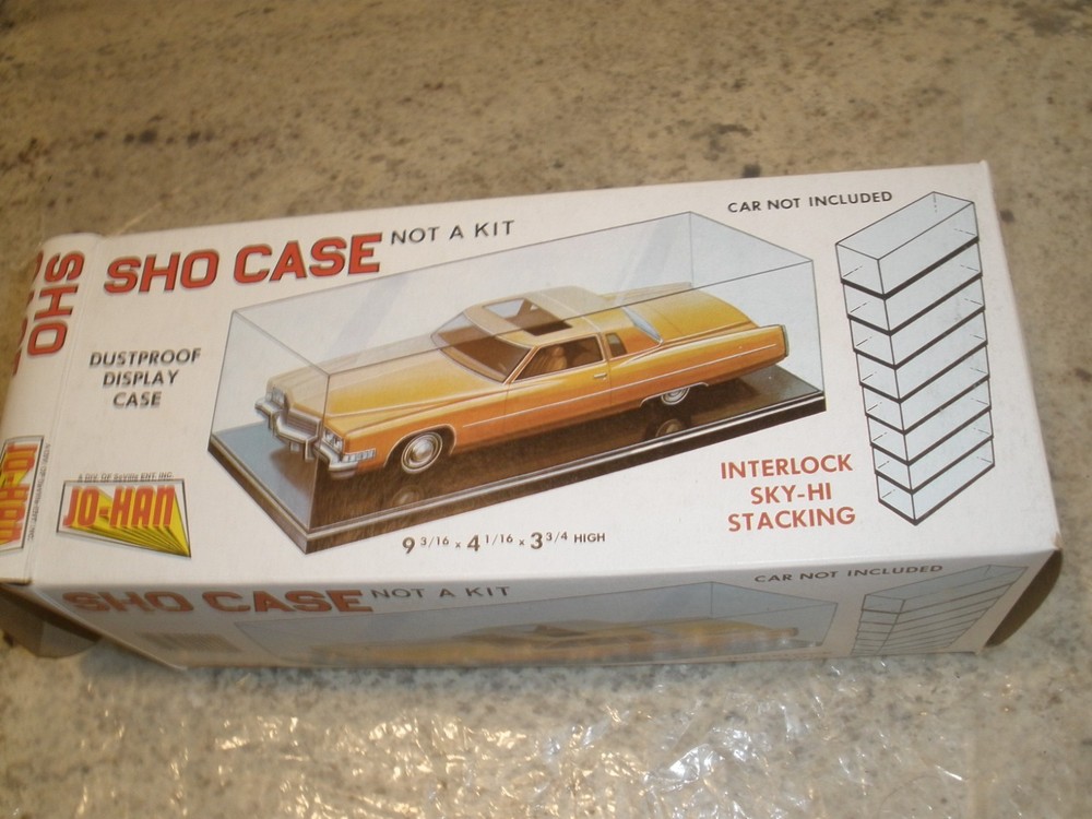 VINTAGE MODEL CAR COLLECTORS SHOWCASE REVELL, JO-HAN