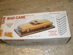 VINTAGE MODEL CAR COLLECTORS SHOWCASE REVELL, JO-HAN