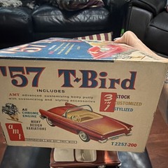 AMT ’57 T-Bird 1:25 Ford Model Kit Pre-Built Painted Red/White Plastic