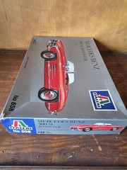 Italeri Mercedes-Benz 300 SL Roadster 1:24 Plastic Model Kit MPN 658
