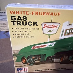 Atlantis H1402 White-Fruehauf Sinclair Gas Truck 1:48 Plastic Model Kit – Sealed