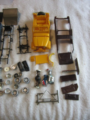 ASSORTED JEEP PARTS JUNKYARD MODEL KIT LOT #106