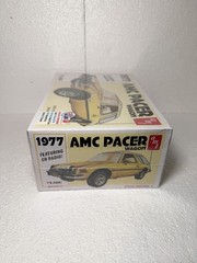 AMT 1977 AMC Pacer Wagon 1/25 Scale Model Kit AMT1008 Sealed New Retro Deluxe