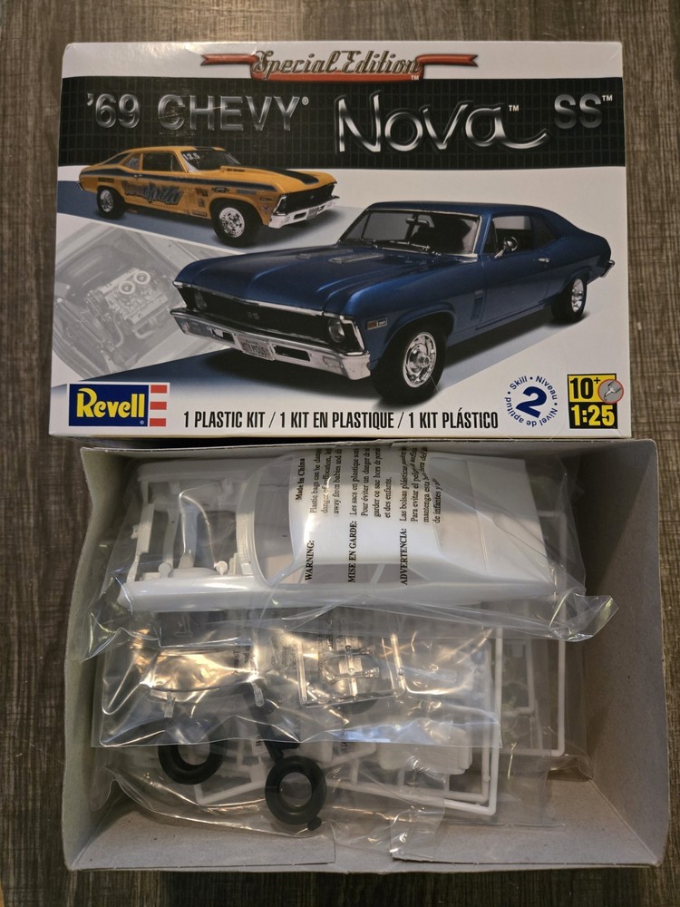 Revell 1969 Chevy Nova SS 2′ n 1:25 Scale Kit 85-2098 2008 SE