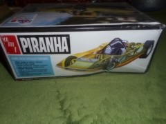AMT 1122, 1/25 PIRANHA REAR ENGINE DRAGSTER PLASTIC MODEL KIT, AS IS