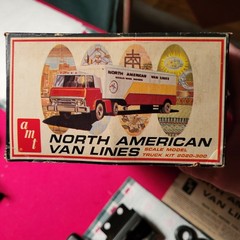 AMT 1967 North American Van Lines Tractor Trailer Model Kit Unbuilt Open Box
