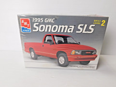 VTG. 1995 AMT ERTL 1/25 SCALE ” 1995 GMC SONOMA SLS ” PLASTIC MODEL KIT # 8109