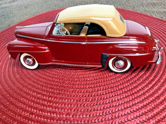 REVELL 1/25 1948 FORD CONVERTIBLE FACTORY BUILT UP BOX ART STUDIO DISPLAY MODEL