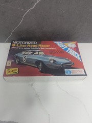 VTG Jaguar Motorized 8 Liter Road Racer Lindberg Snap Fit NEW FACTORY SEALED