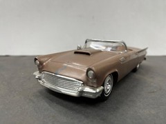 C16 Amt 1957 Ford Thunderbird vintage built model 1/25.