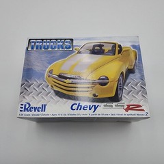Revell 1/25 Chevy SSR Pickup 85-7206 Parts Kit Bash Interior Bucket Under Hood