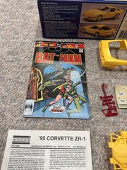 Monogram 1995 Corvette ZR-1 1:24 Model Kit #2455 & Batman Comic (complete)