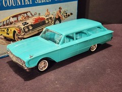 Hubley 1960 Ford Country Sedan 1/24 Scale Nicely Built Kit with Box – Aqua