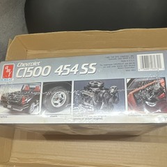AMT Ertl Chevrolet C1500 454SS 1:25 Unassembled Model Kit Black/Red MPN 6032