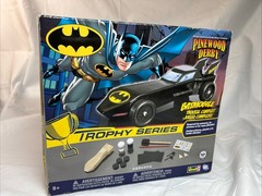 Batman Pinewood Derby Batmobile Trophy Series Complete Kit Model Car Revell NEW