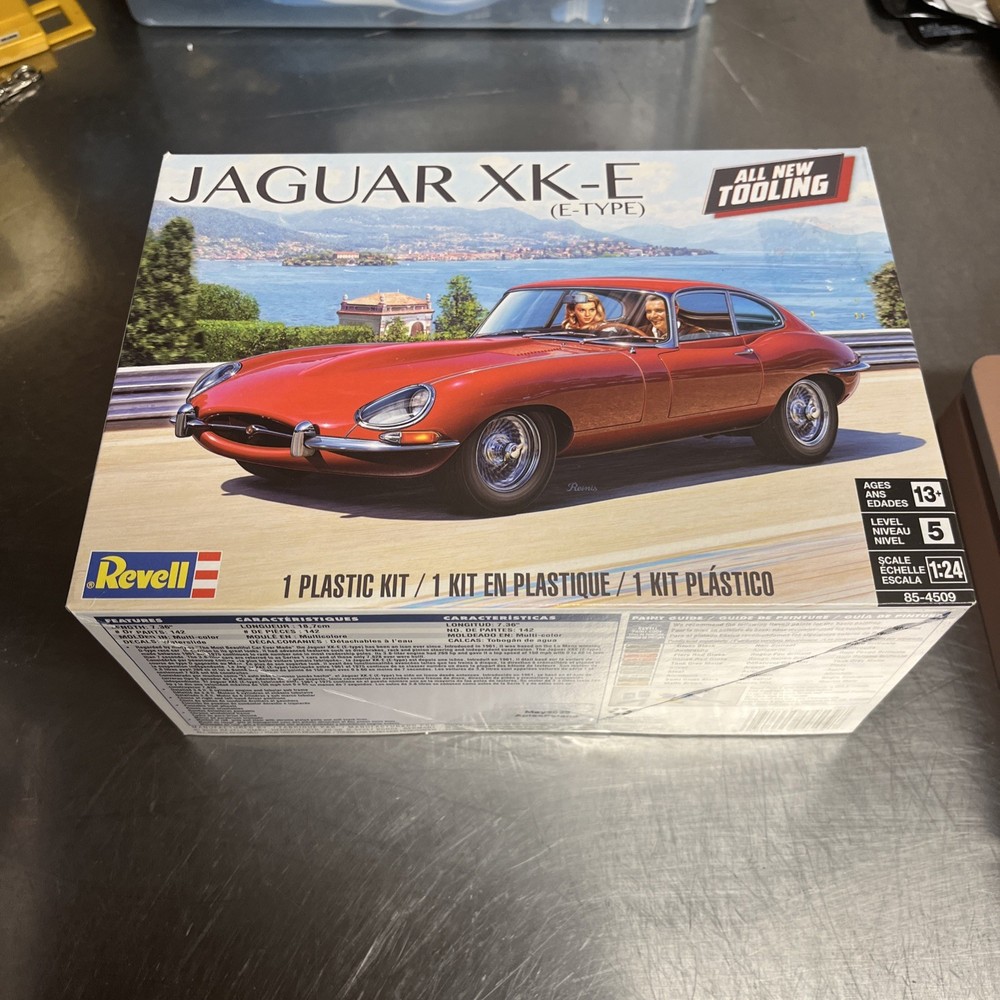 Revell 1/24 Scale Jaguar XK-E (E-Type) Plastic Model Kit 85-4509