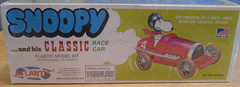 ATLANTIS #M6894 SNAP TOGETHER SNOOPY AND HIS CLASSIC RACE CAR NEW IN DAMAGED BOX