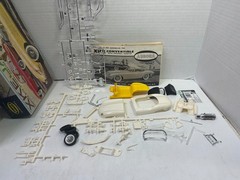 1/25 AURORA JAGUAR XKE JAG HARDTOP OR CONVERTIBLE PARTIALLY BUILT MODEL CAR KIT