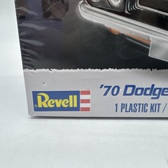Revell 1970 Dodge Challenger T/A 2 ‘n 1 1/24 Scale Plastic Model Car Kit 85-2596