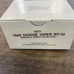 1:25 Scale AMT Ertl Plastic Model Car #6128 1993 Dodge Viper RT/10