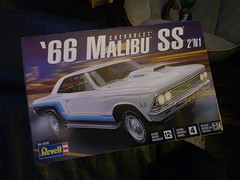 85-4520 1966 Chevy Malibu SS 2N1 Model Car Kit 1:24 Scale 92-Piece Skill Level 4