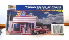 57 Nomad 1/24 Highway Scenes Model Car Kit Gas Station Revell Monogram 1997 NOS